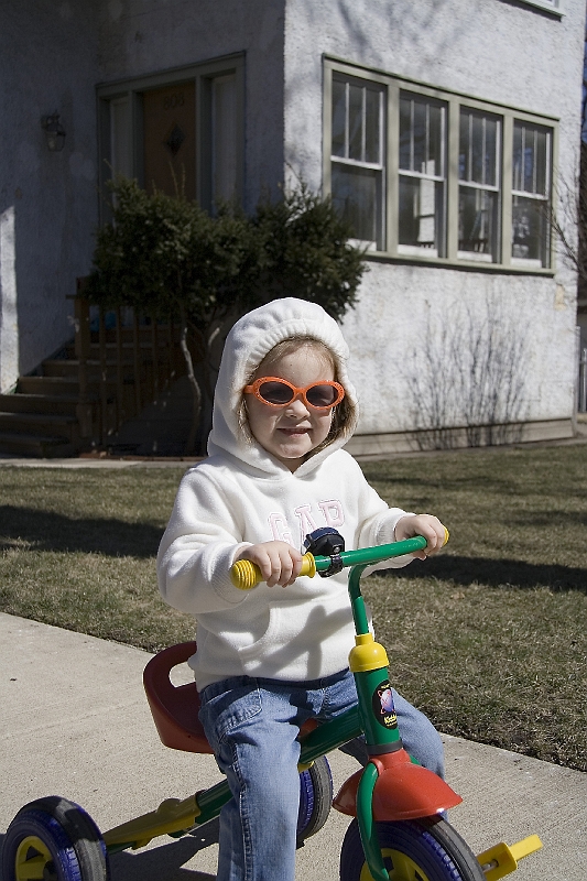 20060410MaddieOnTwoWheels-028